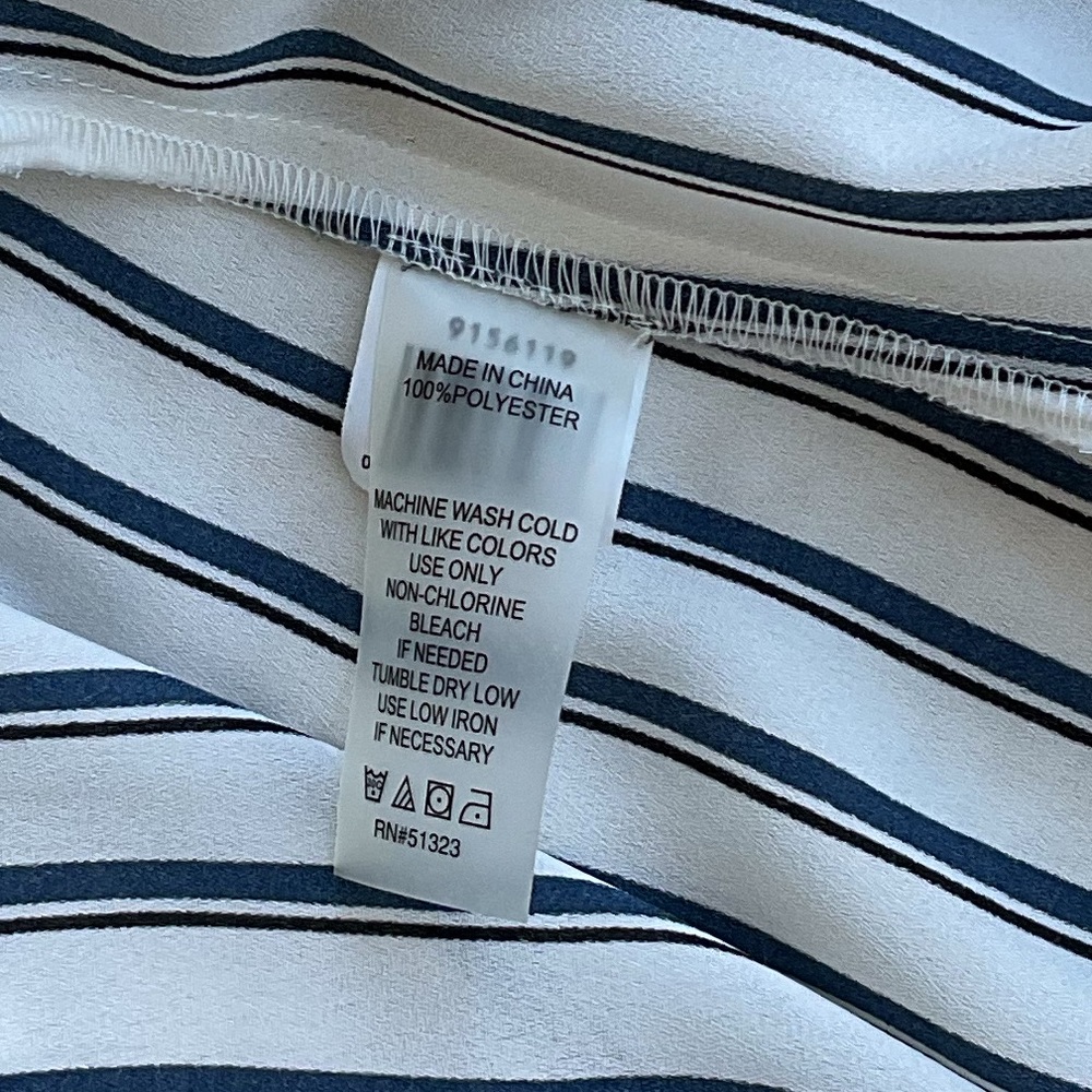 🌈 Vince Camuto women’s Stripe Blouse - Picture 7 of 7